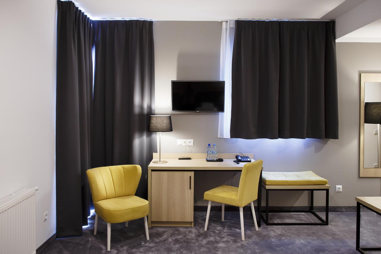 Hotel Czarny Staw Aleksandrów Łódzki Esterno foto