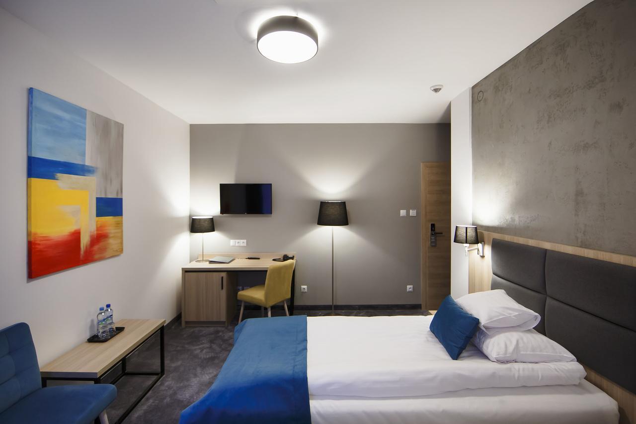 Hotel Czarny Staw Aleksandrów Łódzki Esterno foto