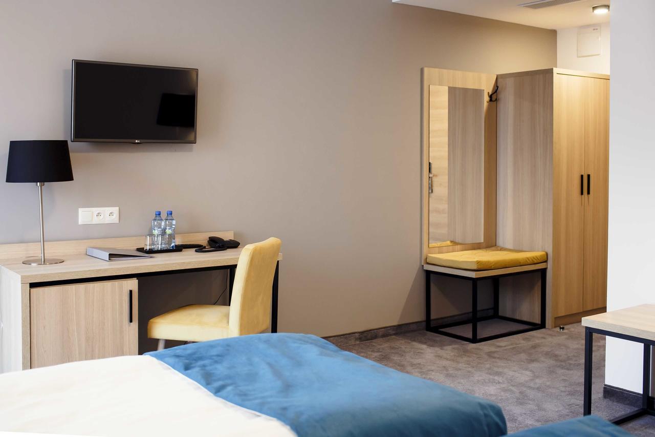 Hotel Czarny Staw Aleksandrów Łódzki Esterno foto