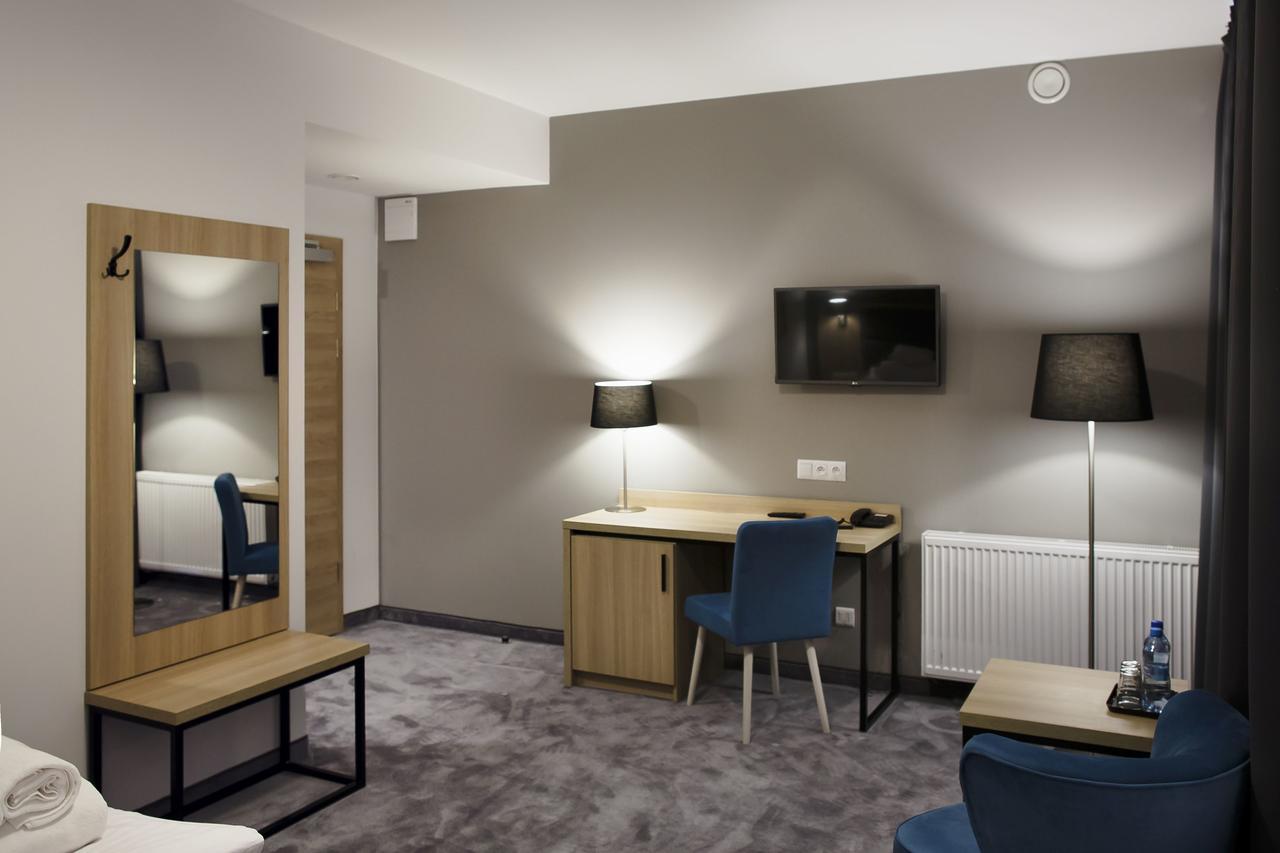 Hotel Czarny Staw Aleksandrów Łódzki Esterno foto