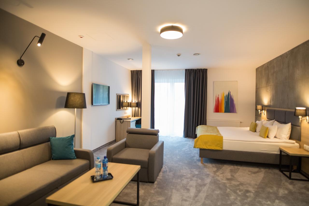 Hotel Czarny Staw Aleksandrów Łódzki Esterno foto